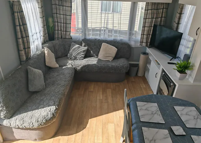 237 Sealands, 8 Birth Caravan